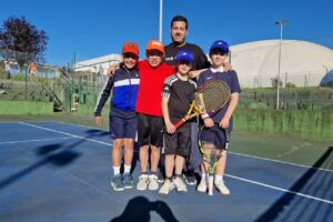 2m&aacute;s Academia de tenis y p&aacute;del