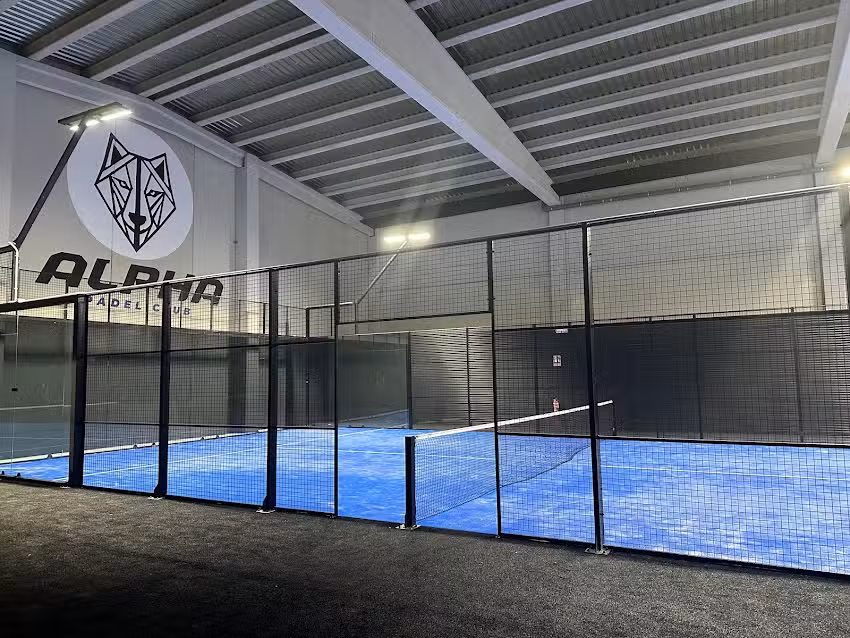 Alpha P&aacute;del indoor Caravaca