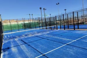 Centro Deportivo Horizonte.- Fútbol 5 (césped), Pádel, Tenis.