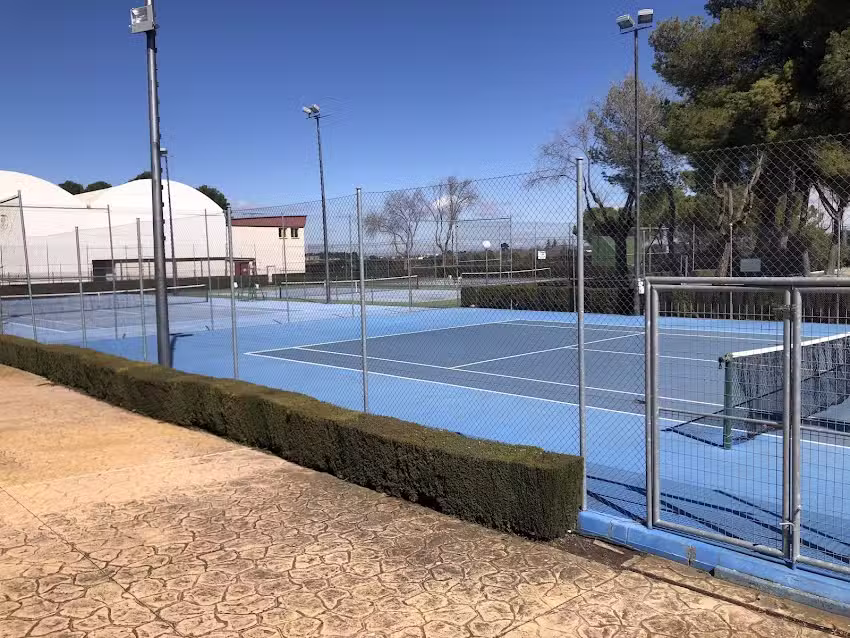CLUB DE TENIS MANZANARES.