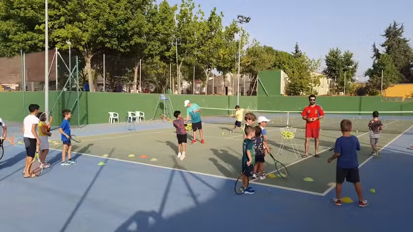 Club de tenis y padel la estaci&oacute;n
