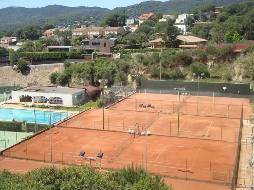 Club Tennis & P&agrave;del La Llobera