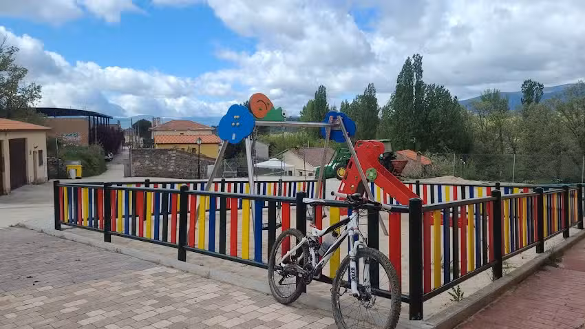 Complejo deportivo el To&ntilde;a ro