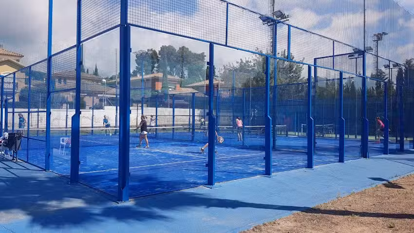 Complejo Deportivo La Salle, Padel y F&uacute;tbol.