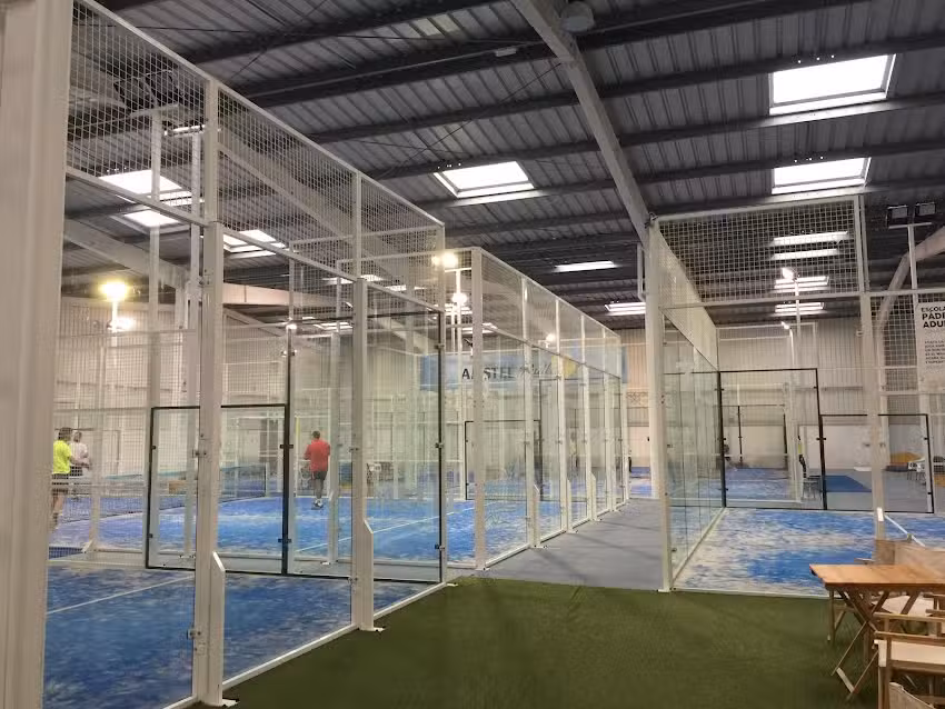 Din&agrave;mic P&agrave;del Indoor