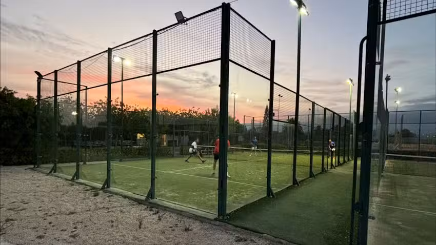H&eacute;like Tenis y Padel