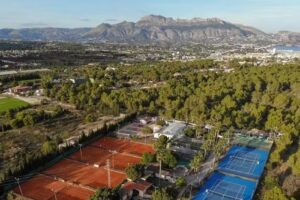 IQL Sports | Tennis and Padel Club