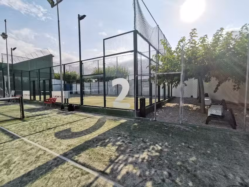 La Plana Sports Club , tenis y p&aacute;del