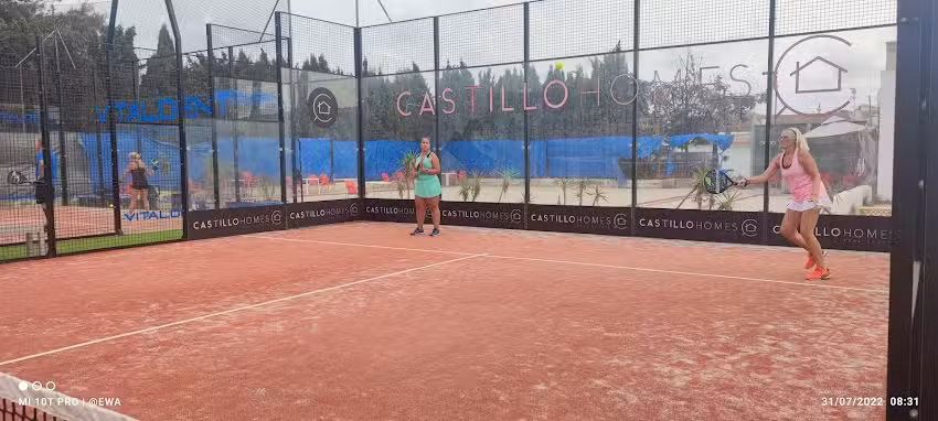 Los &Aacute;ngeles Torrevieja restaurante piscina