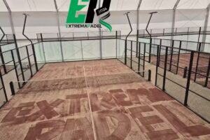 Pista de p&aacute;del