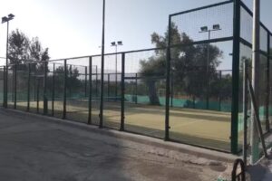 Pista de p&aacute;del B&eacute;znar