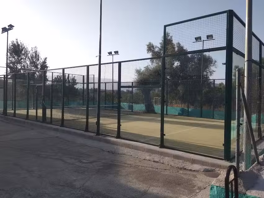 Pista de p&aacute;del B&eacute;znar