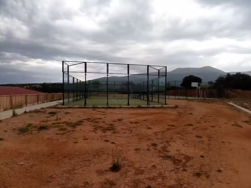 Pista de P&aacute;del de Litu&eacute;nigo