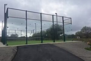 Pista de padel y baloncesto