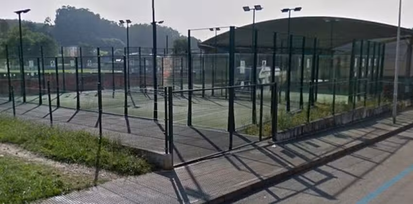 Pistas De P&aacute;del