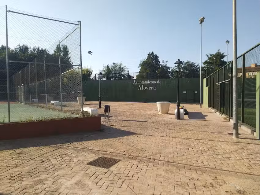 Pistas de P&aacute;del y Tenis de Alovera.