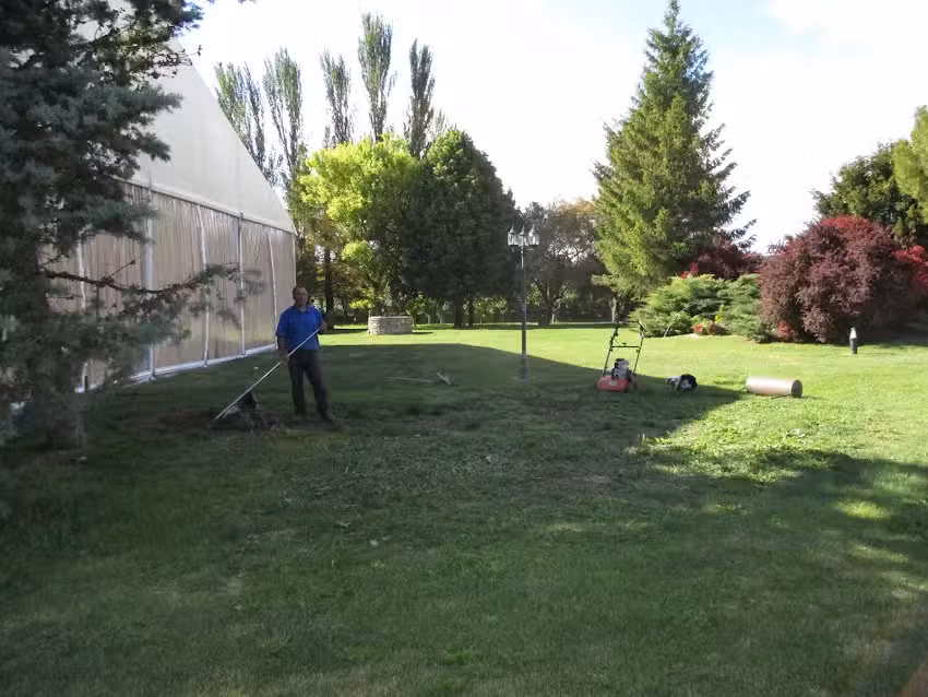 SOLJARD Soluciones en Jardiner&iacute;a, Podas-Riegos-Desbroces-C&eacute;sped Ntral. y Artifcial.-Pistas padel, Instalaci&oacute;n y Mantenimiento